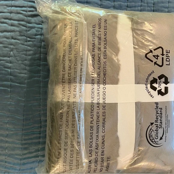 Pottery Barn Gray Faux Fur Alpaca Throw Blanket NWT - Picture 4 of 4